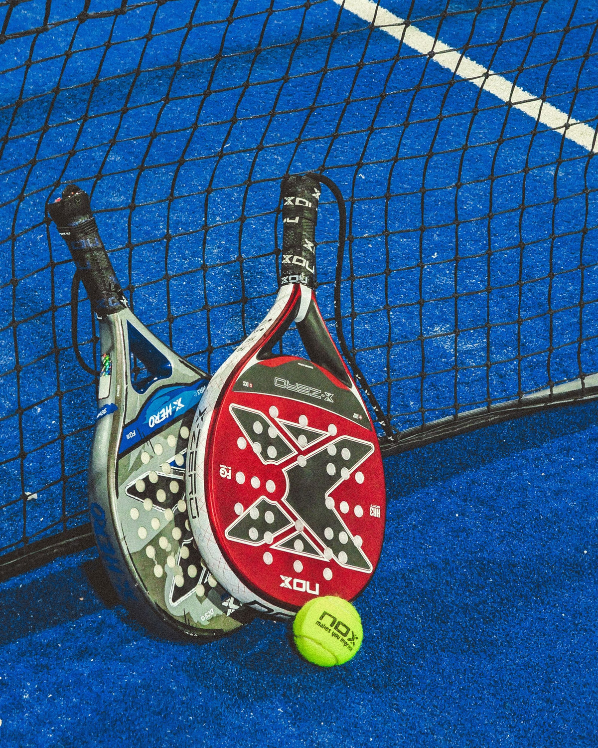 Racchette da padel pronte alla rete